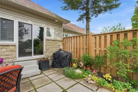 212 Stonehenge Drive Hamilton ON L9K 1N5