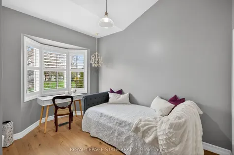 212 Stonehenge Drive Hamilton ON L9K 1N5