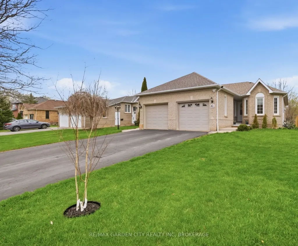 42 Jackson Court W Welland ON L3C 7G2