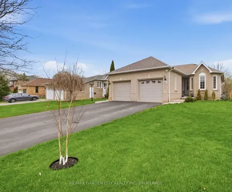 42 Jackson Court W Welland ON L3C 7G2