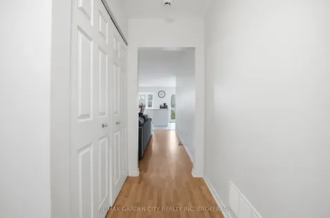 42 Jackson Court W Welland ON L3C 7G2