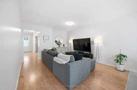 42 Jackson Court W Welland ON L3C 7G2