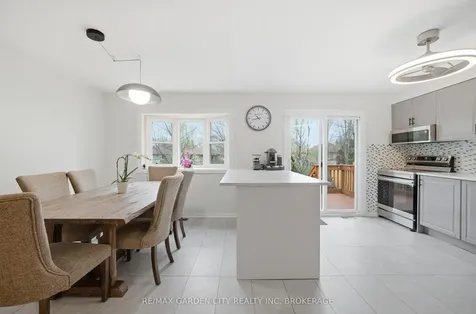 42 Jackson Court W Welland ON L3C 7G2