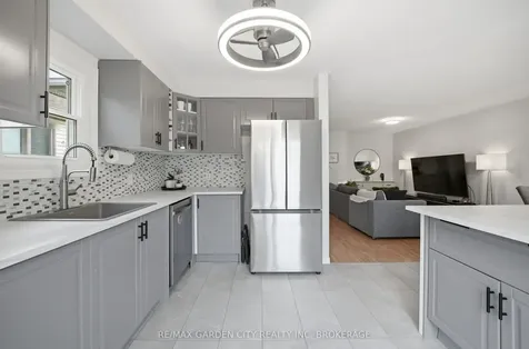 42 Jackson Court W Welland ON L3C 7G2
