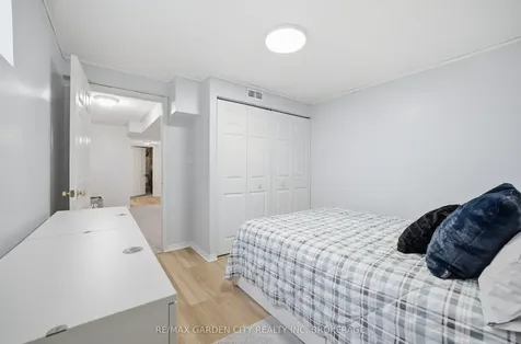 42 Jackson Court W Welland ON L3C 7G2
