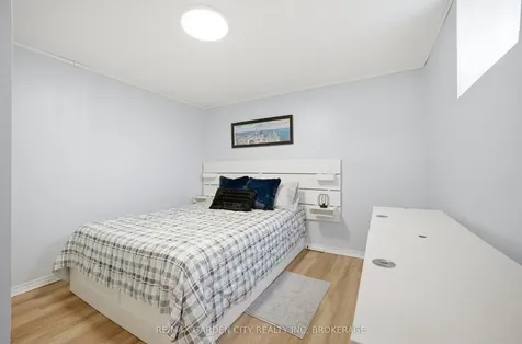 42 Jackson Court W Welland ON L3C 7G2