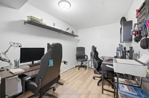 42 Jackson Court W Welland ON L3C 7G2