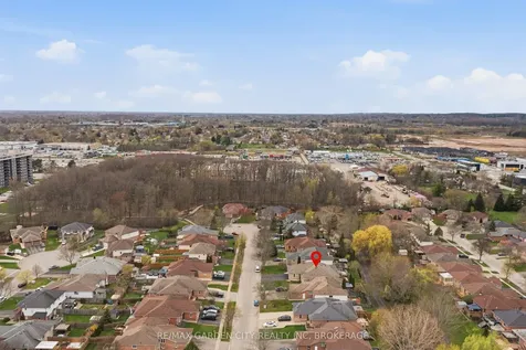 42 Jackson Court W Welland ON L3C 7G2