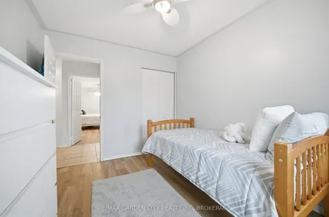 42 Jackson Court W Welland ON L3C 7G2