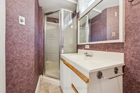 11 Gregory Place Guelph ON N1H 6Y5