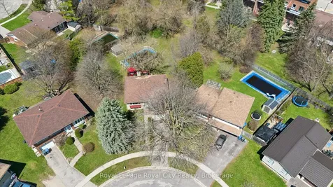 11 Gregory Place Guelph ON N1H 6Y5