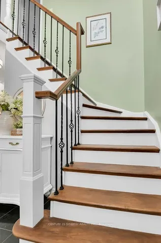 25 Waterton Crescent Kanata ON K2M 1Y8