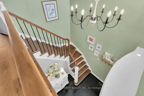 25 Waterton Crescent Kanata ON K2M 1Y8