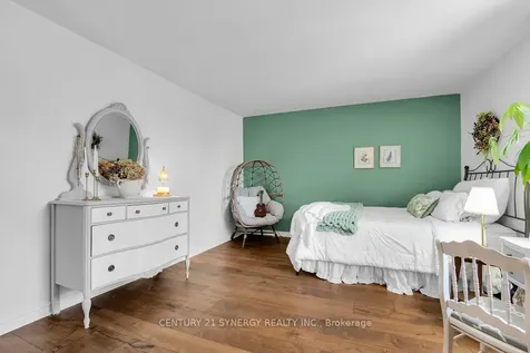 25 Waterton Crescent Kanata ON K2M 1Y8