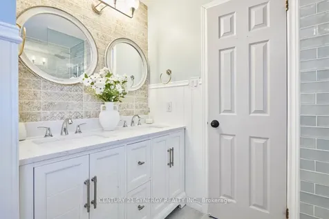 25 Waterton Crescent Kanata ON K2M 1Y8
