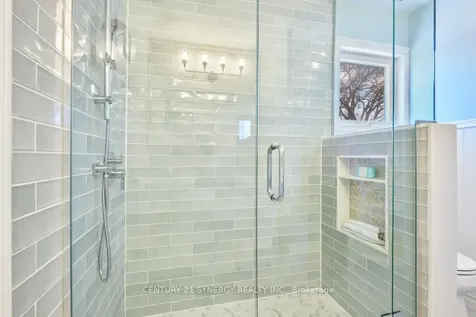 25 Waterton Crescent Kanata ON K2M 1Y8