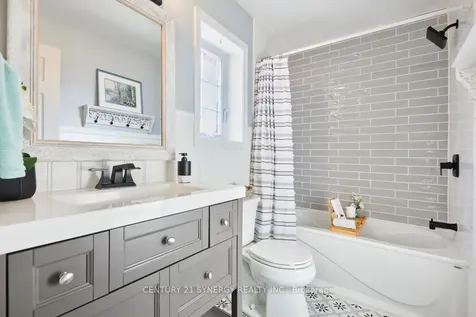 25 Waterton Crescent Kanata ON K2M 1Y8