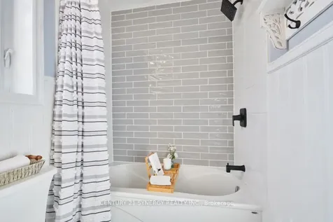25 Waterton Crescent Kanata ON K2M 1Y8