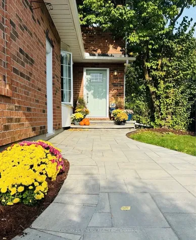 25 Waterton Crescent Kanata ON K2M 1Y8