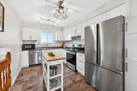 22 Vance Crescent Hamilton ON L8B 0B8