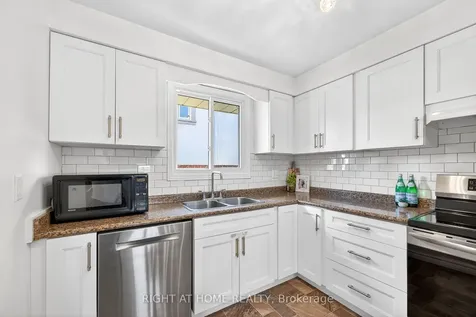 22 Vance Crescent Hamilton ON L8B 0B8