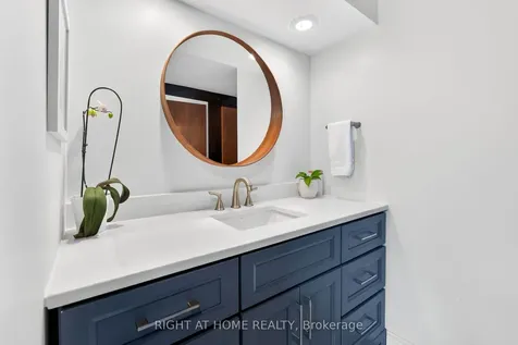 22 Vance Crescent Hamilton ON L8B 0B8