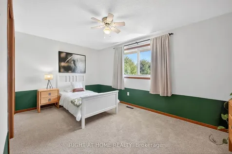 22 Vance Crescent Hamilton ON L8B 0B8