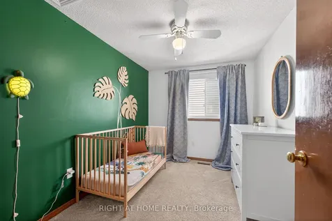 22 Vance Crescent Hamilton ON L8B 0B8