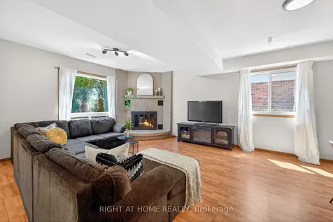 22 Vance Crescent Hamilton ON L8B 0B8