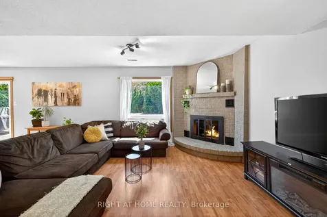 22 Vance Crescent Hamilton ON L8B 0B8