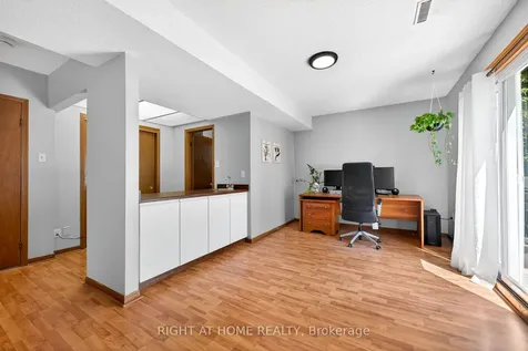 22 Vance Crescent Hamilton ON L8B 0B8