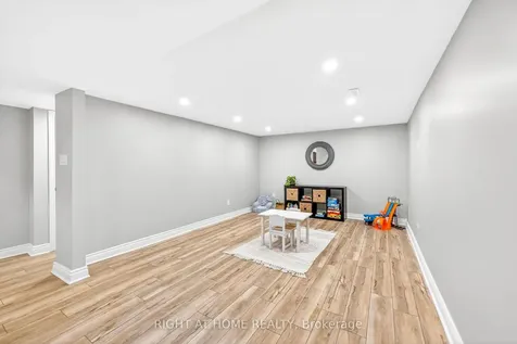 22 Vance Crescent Hamilton ON L8B 0B8