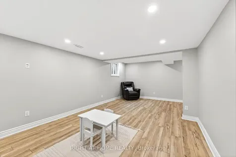 22 Vance Crescent Hamilton ON L8B 0B8