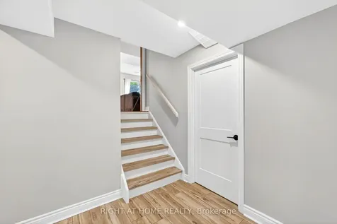 22 Vance Crescent Hamilton ON L8B 0B8