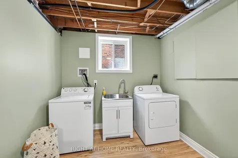22 Vance Crescent Hamilton ON L8B 0B8