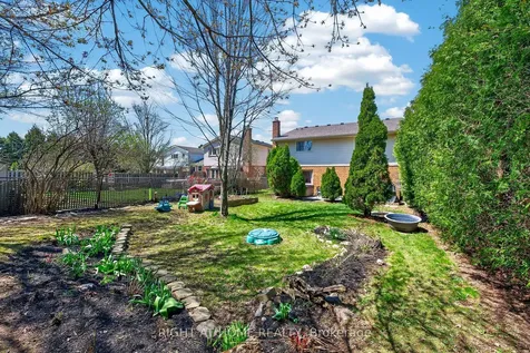 22 Vance Crescent Hamilton ON L8B 0B8