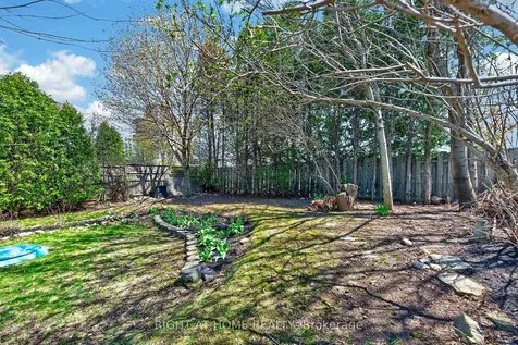 22 Vance Crescent Hamilton ON L8B 0B8