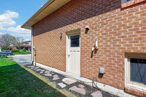 22 Vance Crescent Hamilton ON L8B 0B8