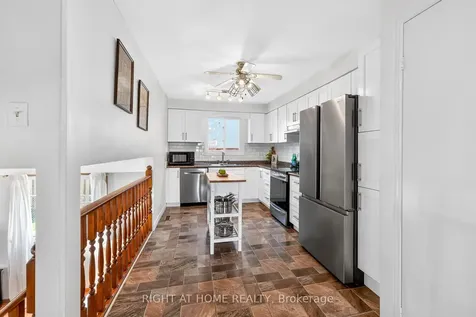 22 Vance Crescent Hamilton ON L8B 0B8