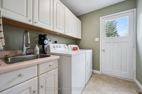 405 Clairbrook Crescent Waterloo ON N2L 5V6