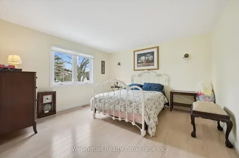 405 Clairbrook Crescent Waterloo ON N2L 5V6
