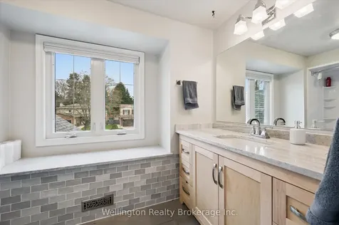 405 Clairbrook Crescent Waterloo ON N2L 5V6