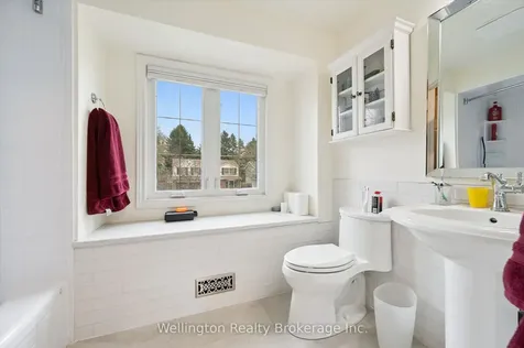 405 Clairbrook Crescent Waterloo ON N2L 5V6