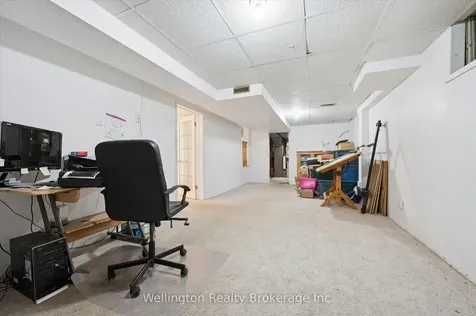 405 Clairbrook Crescent Waterloo ON N2L 5V6