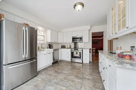 405 Clairbrook Crescent Waterloo ON N2L 5V6