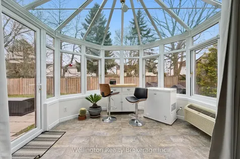 405 Clairbrook Crescent Waterloo ON N2L 5V6