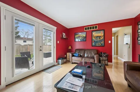 405 Clairbrook Crescent Waterloo ON N2L 5V6