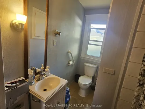 176 Pine Street S Thorold ON L2V 3M4