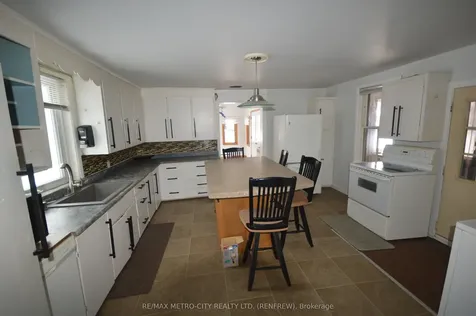 235 Renfrew Avenue W Renfrew ON K7V 2Y7