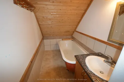 235 Renfrew Avenue W Renfrew ON K7V 2Y7